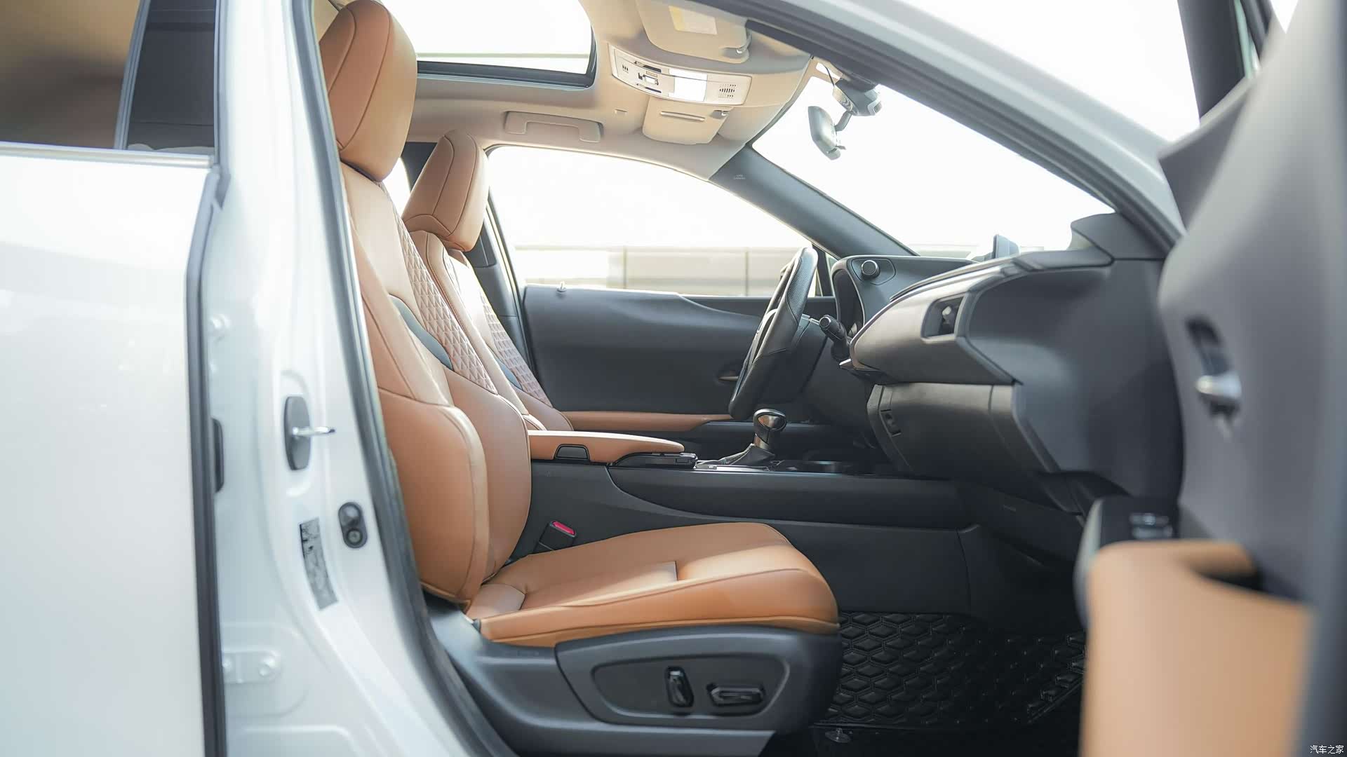Lexus UX, 2021 11