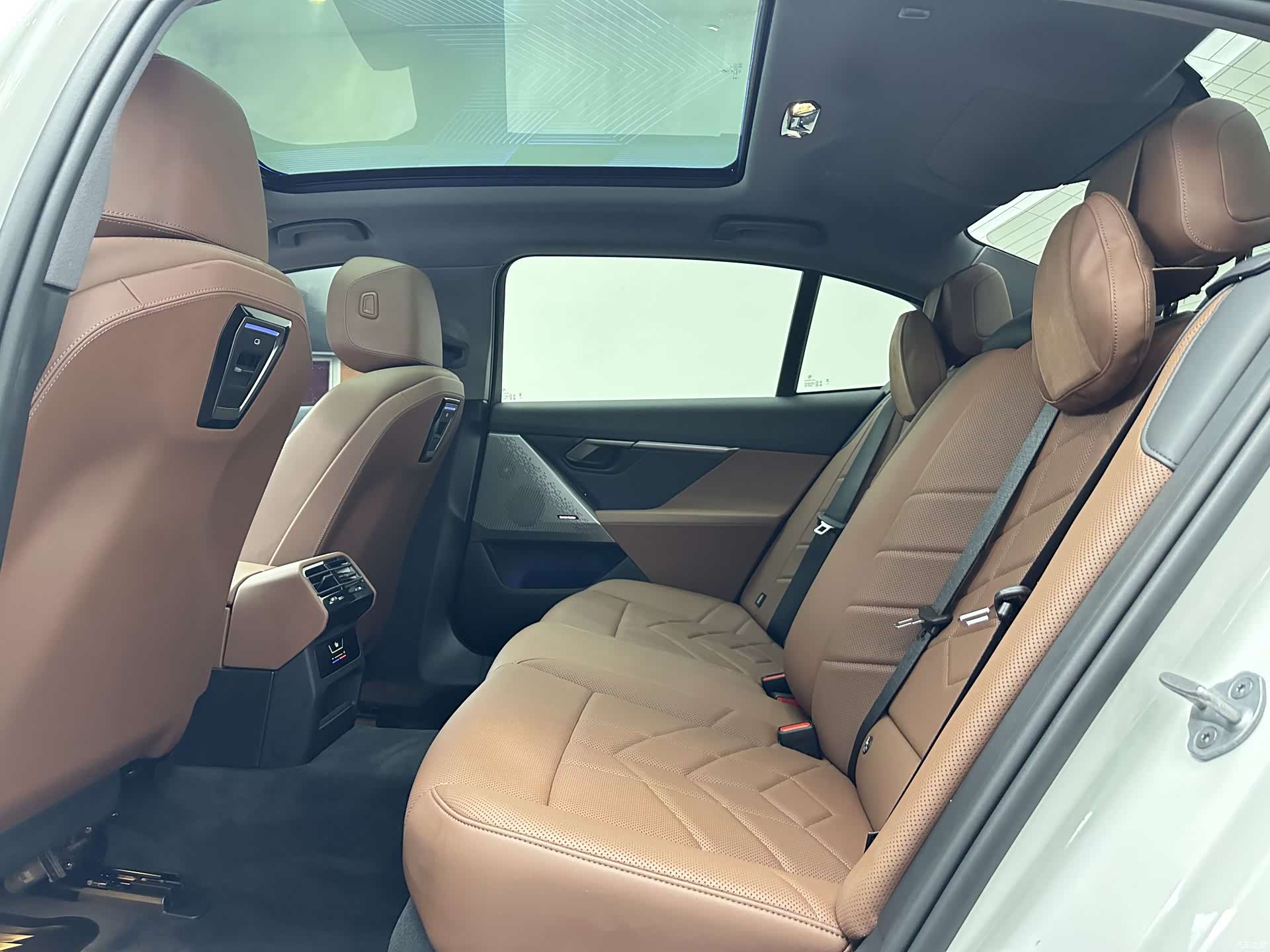 BMW 5 Series, 2025 11