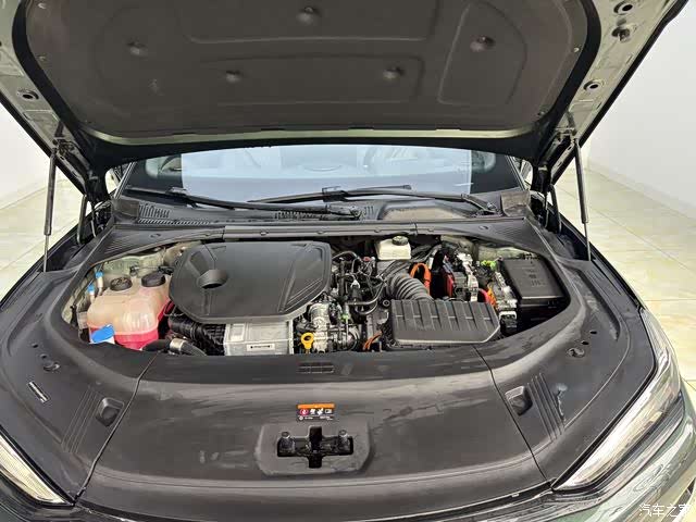 Geely 8, 2025 17