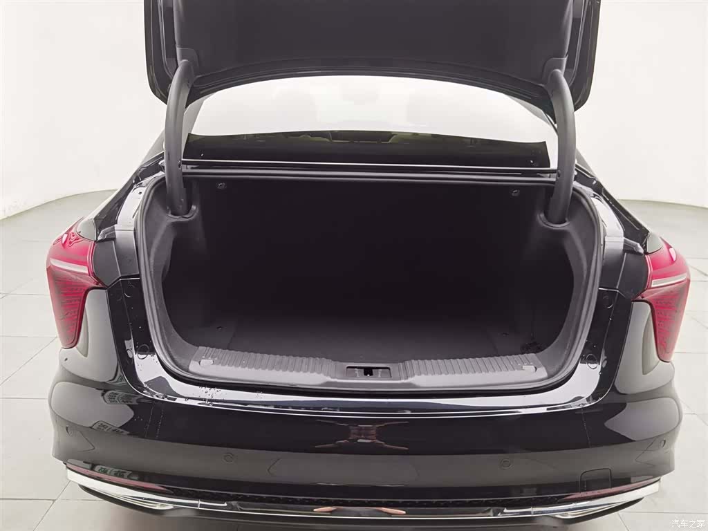 Hongqi H5, 2023 16