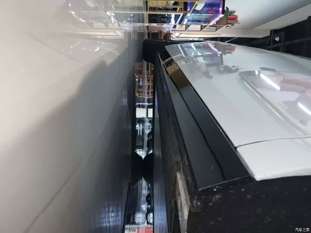 Li Auto MEGA, 2025 21
