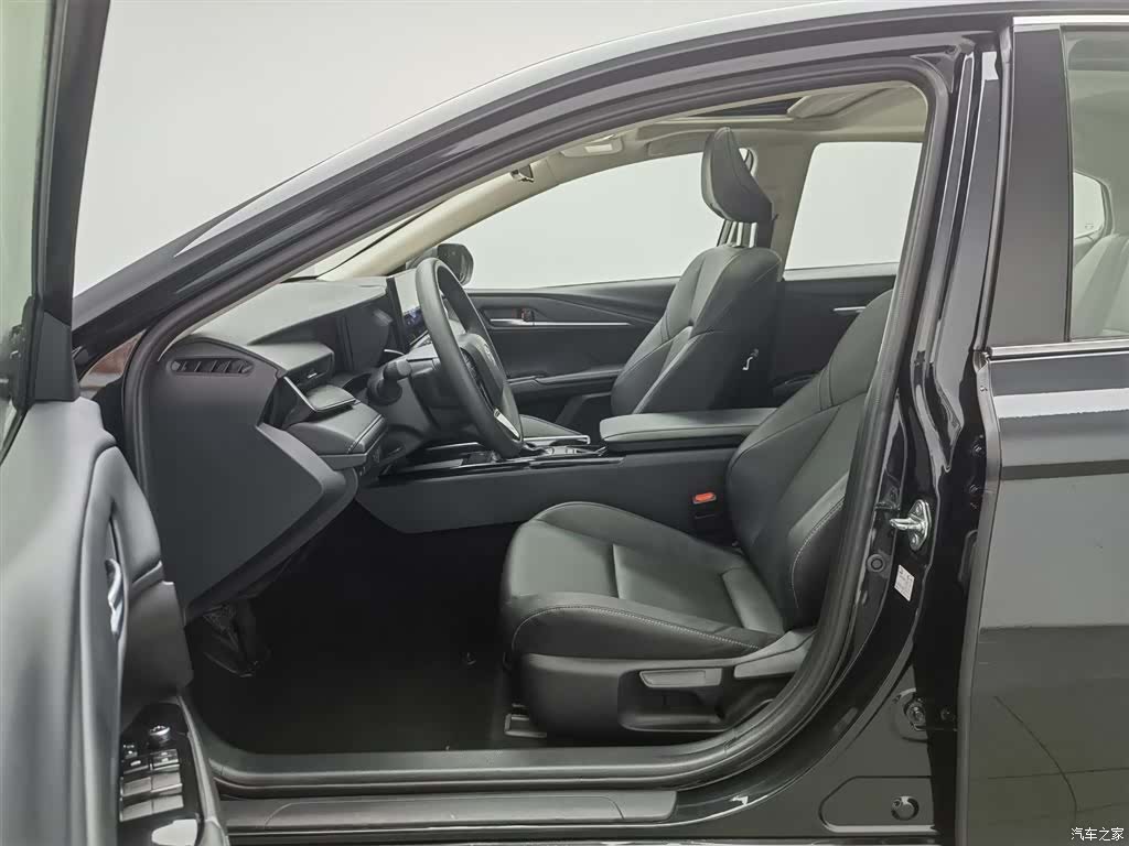 Toyota Camry, 2025 10