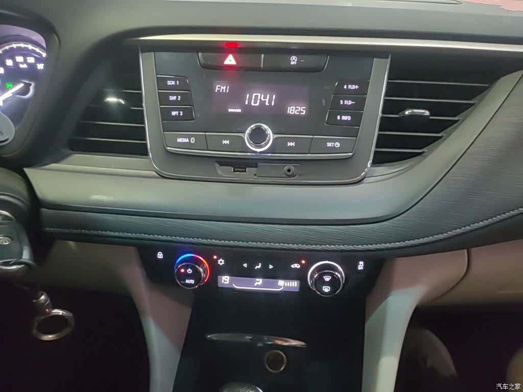 Buick GL6, 2018 13