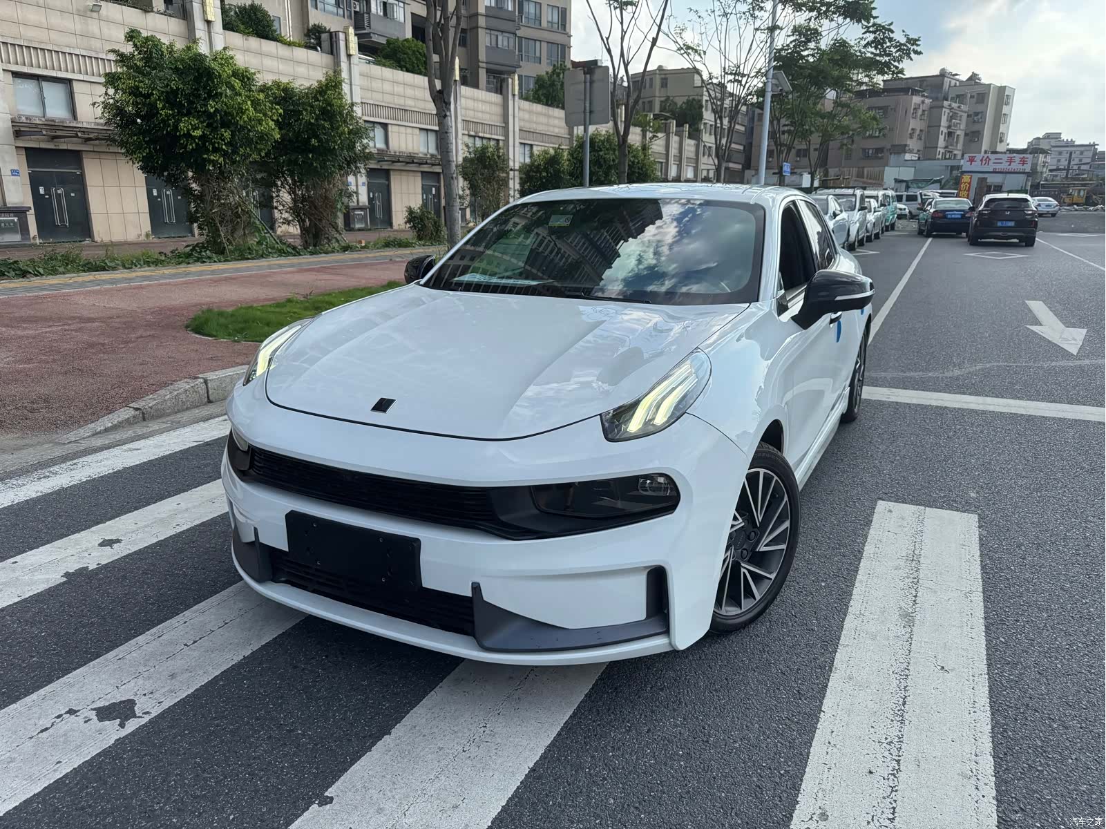 Lynk & Co 02
