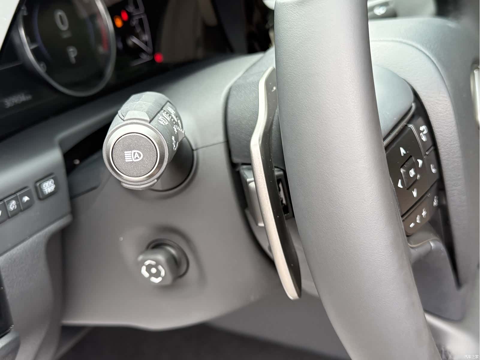 Lexus ES, 2024 9