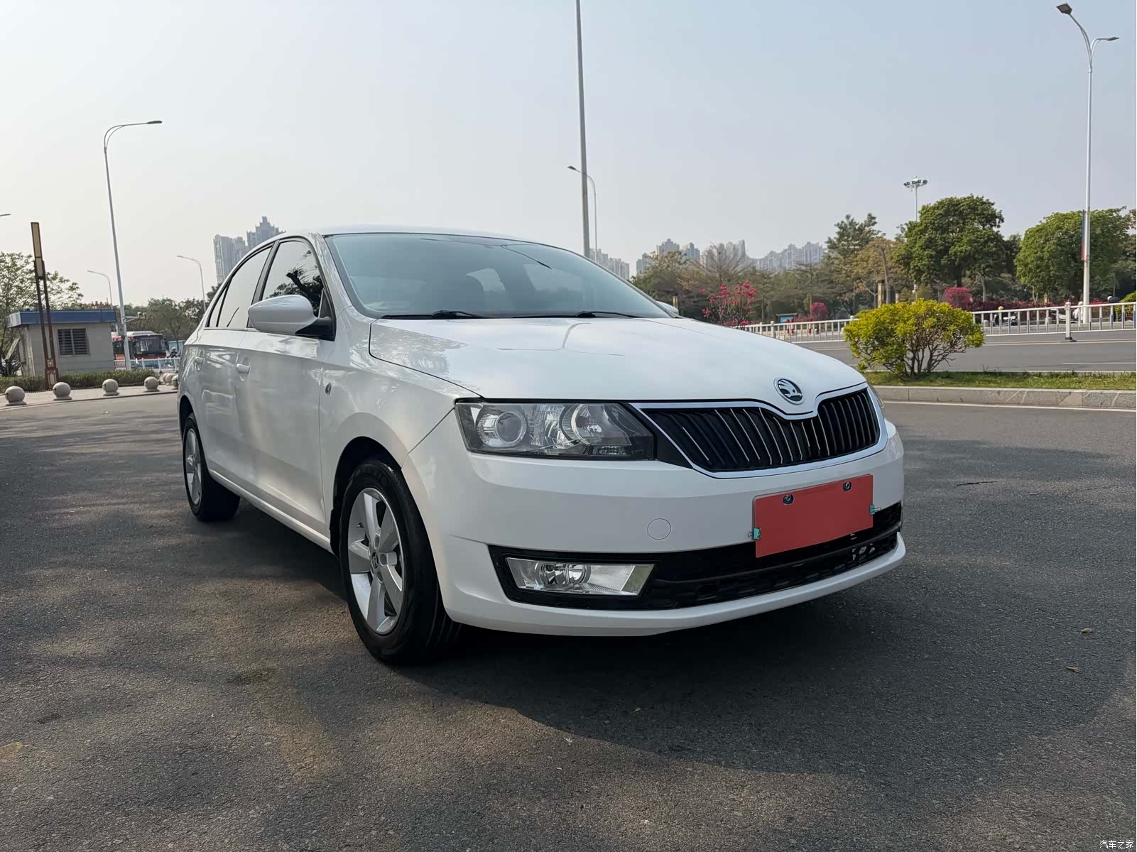 Skoda Rapid, 2013 3