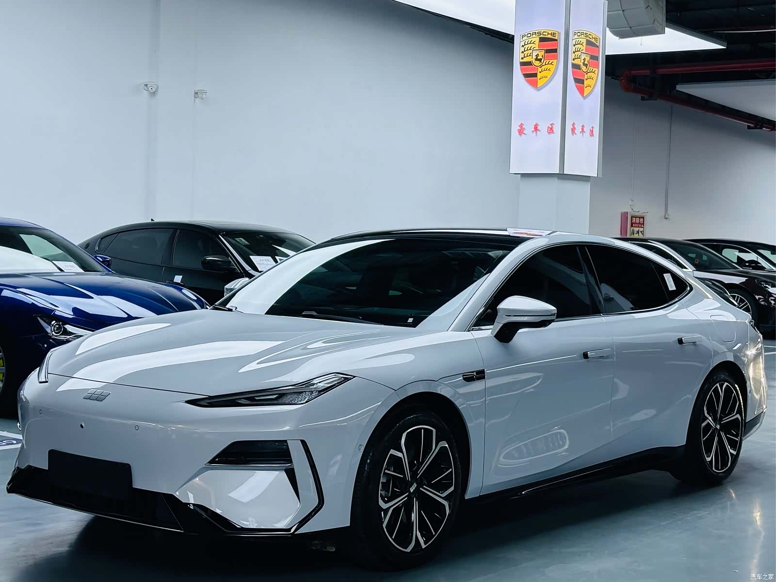Geely E8