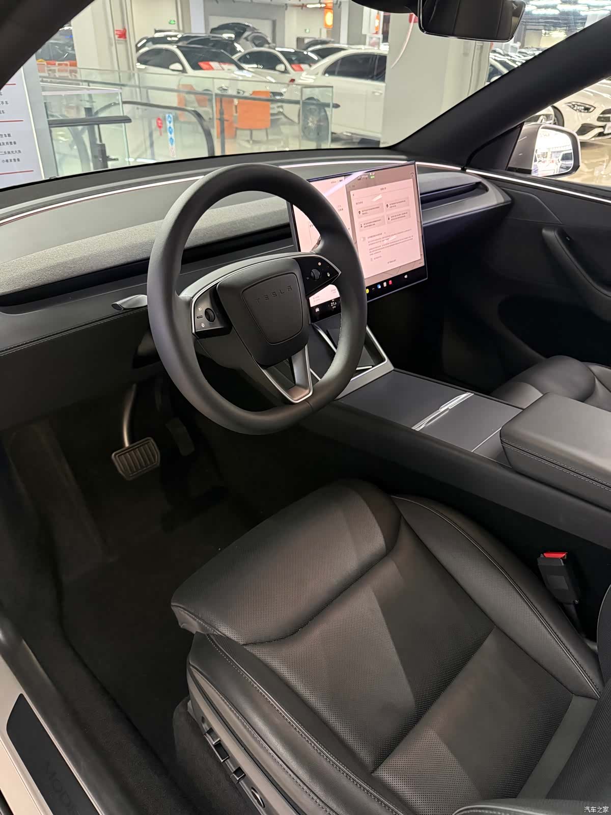 Tesla Model Y, 2026 4