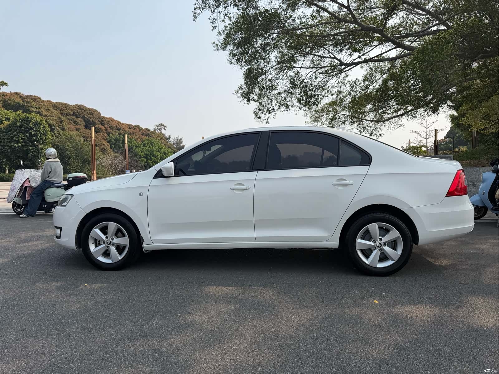 Skoda Rapid, 2013 10
