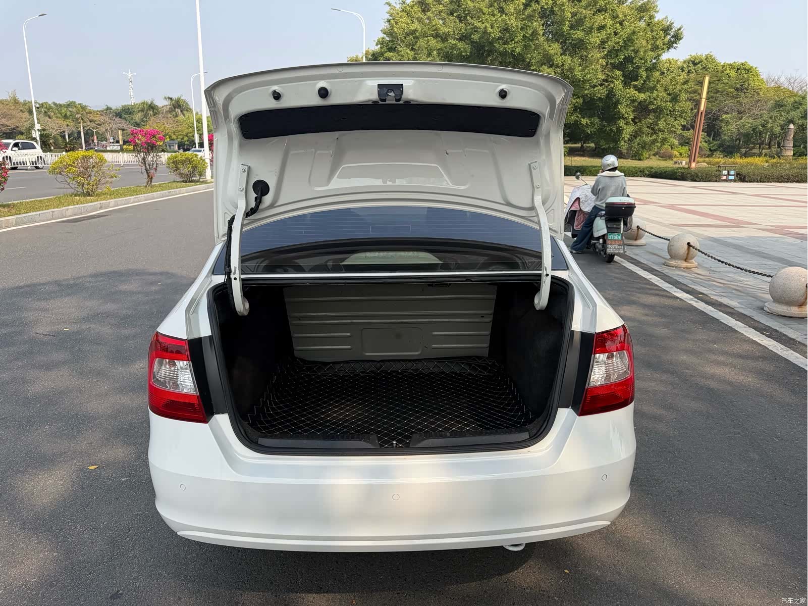 Skoda Rapid, 2013 11