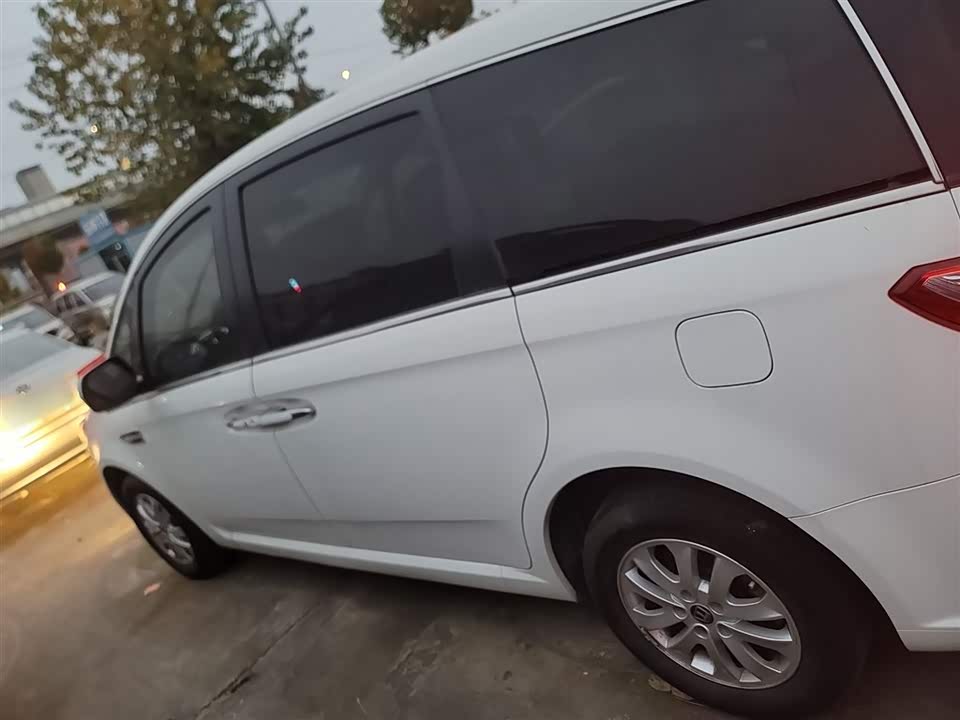Luxgen Large 7 MPV