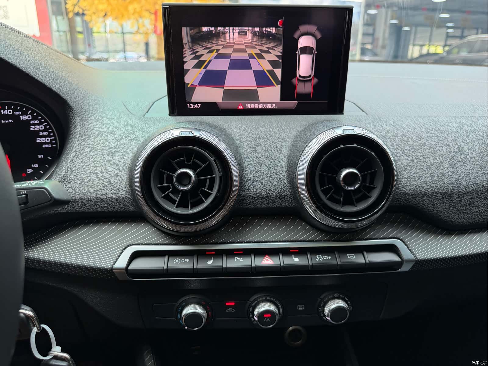 Audi Q2L, 2022 11