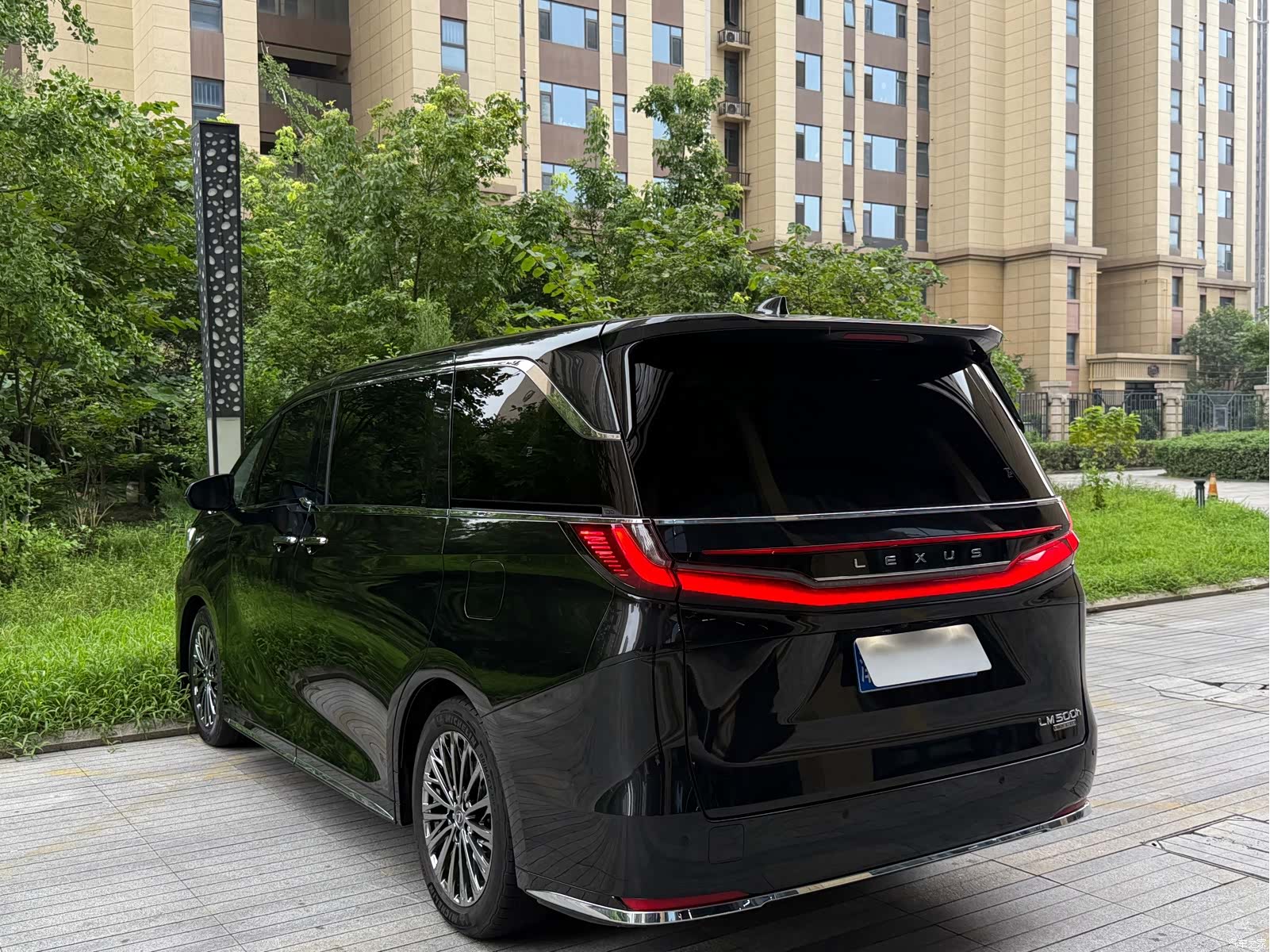 Lexus LM, 2025 все фото