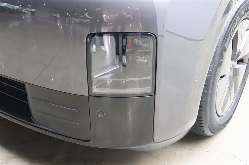 Li Auto MEGA, 2025 30