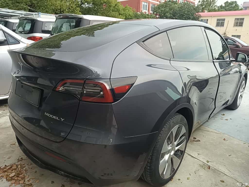 Tesla Model Y, 2022 7