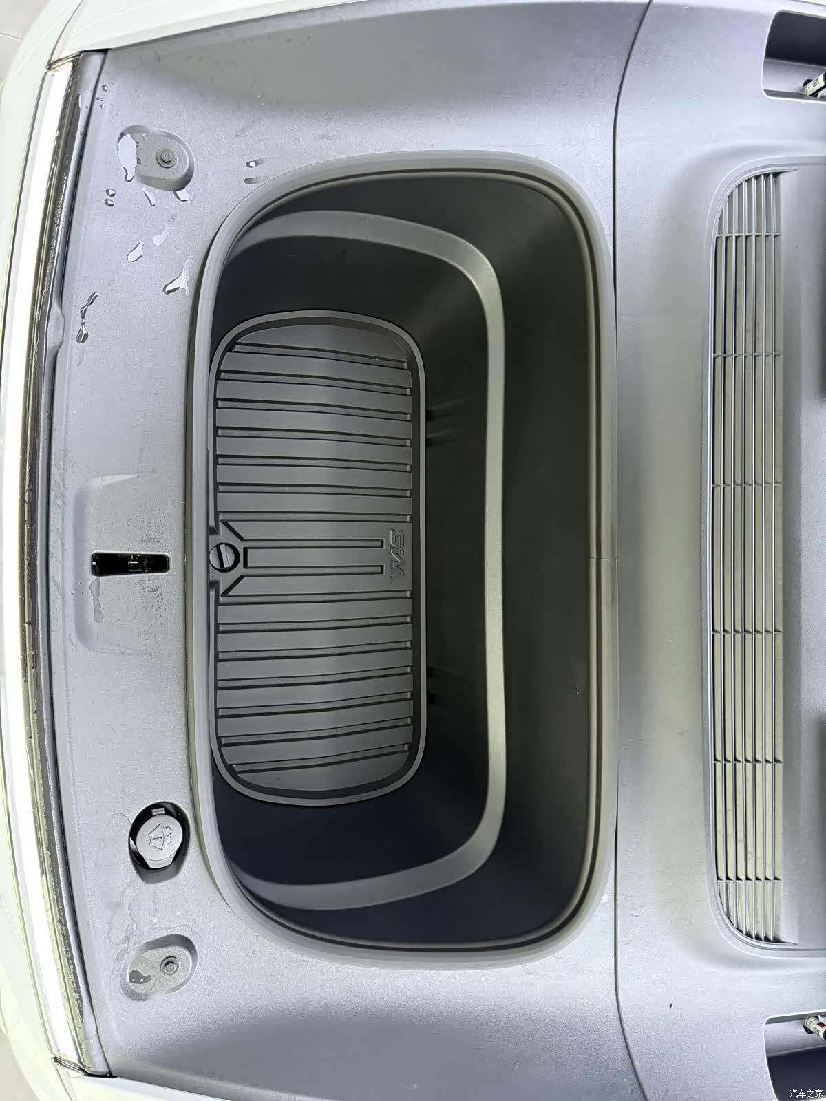 Tesla Model Y, 2026 4