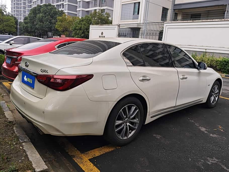 Infiniti Q50L