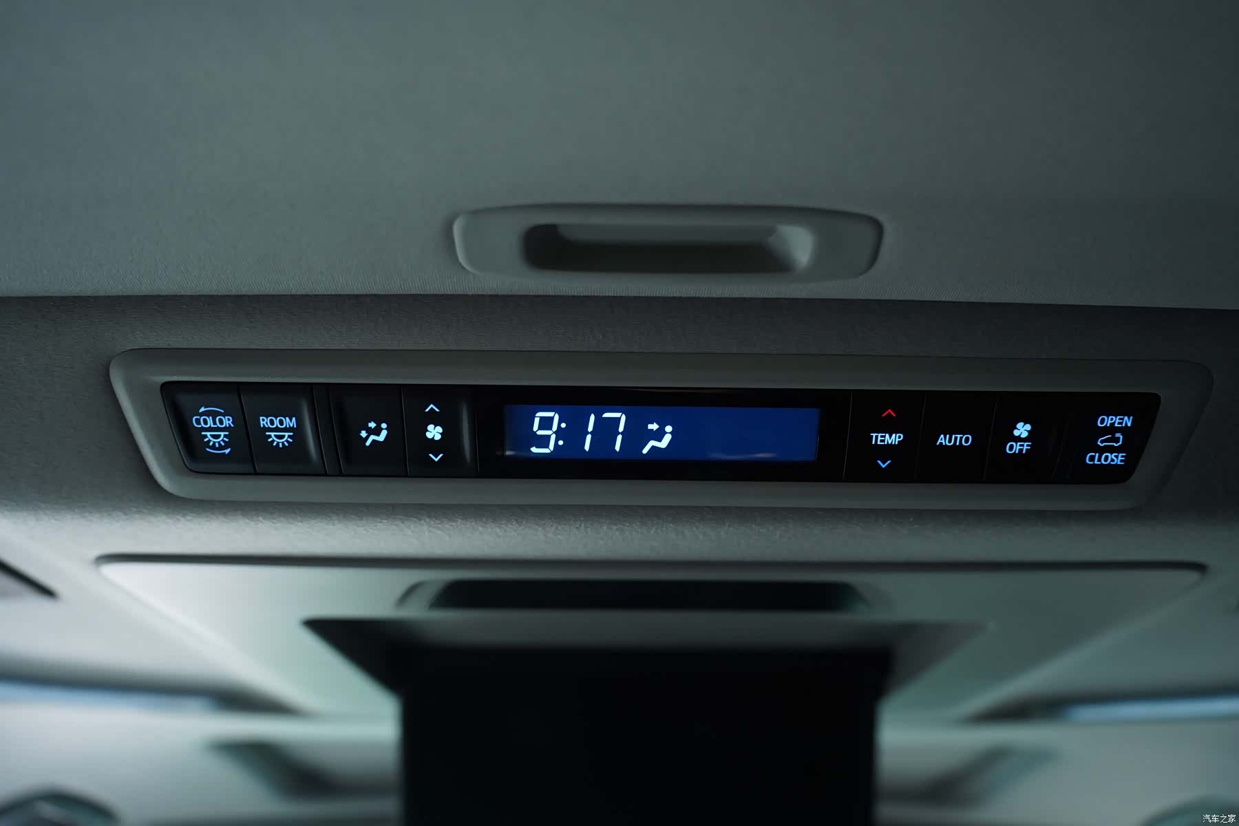 Toyota Vellfire, 2022 12