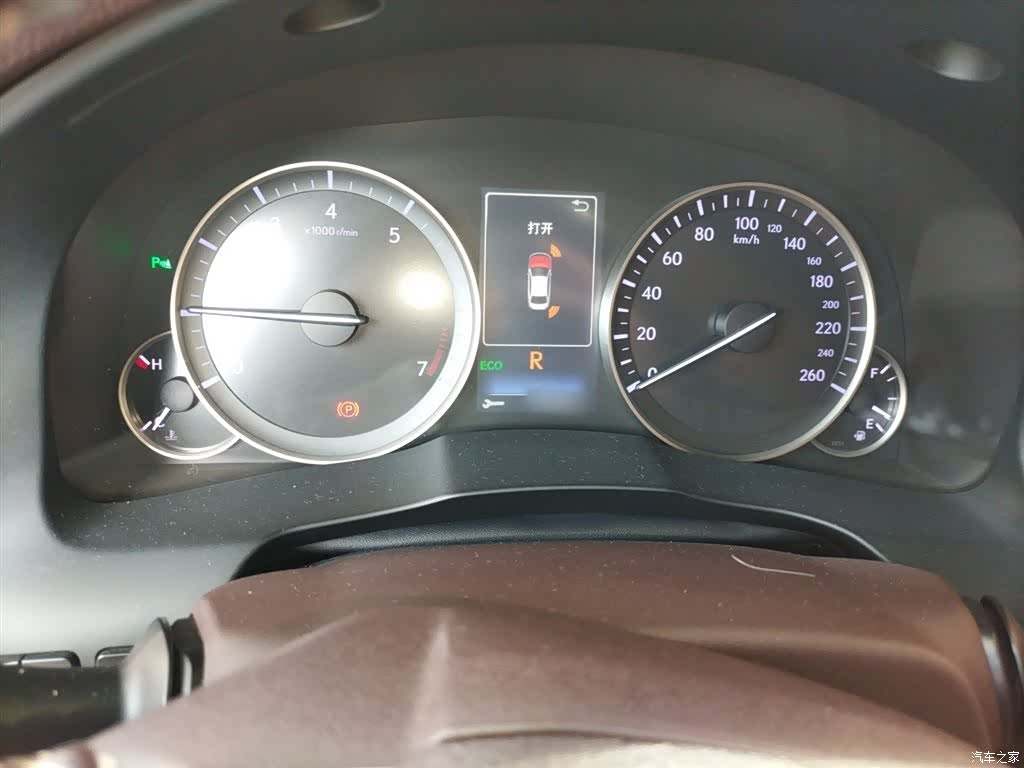 Lexus ES, 2016 4