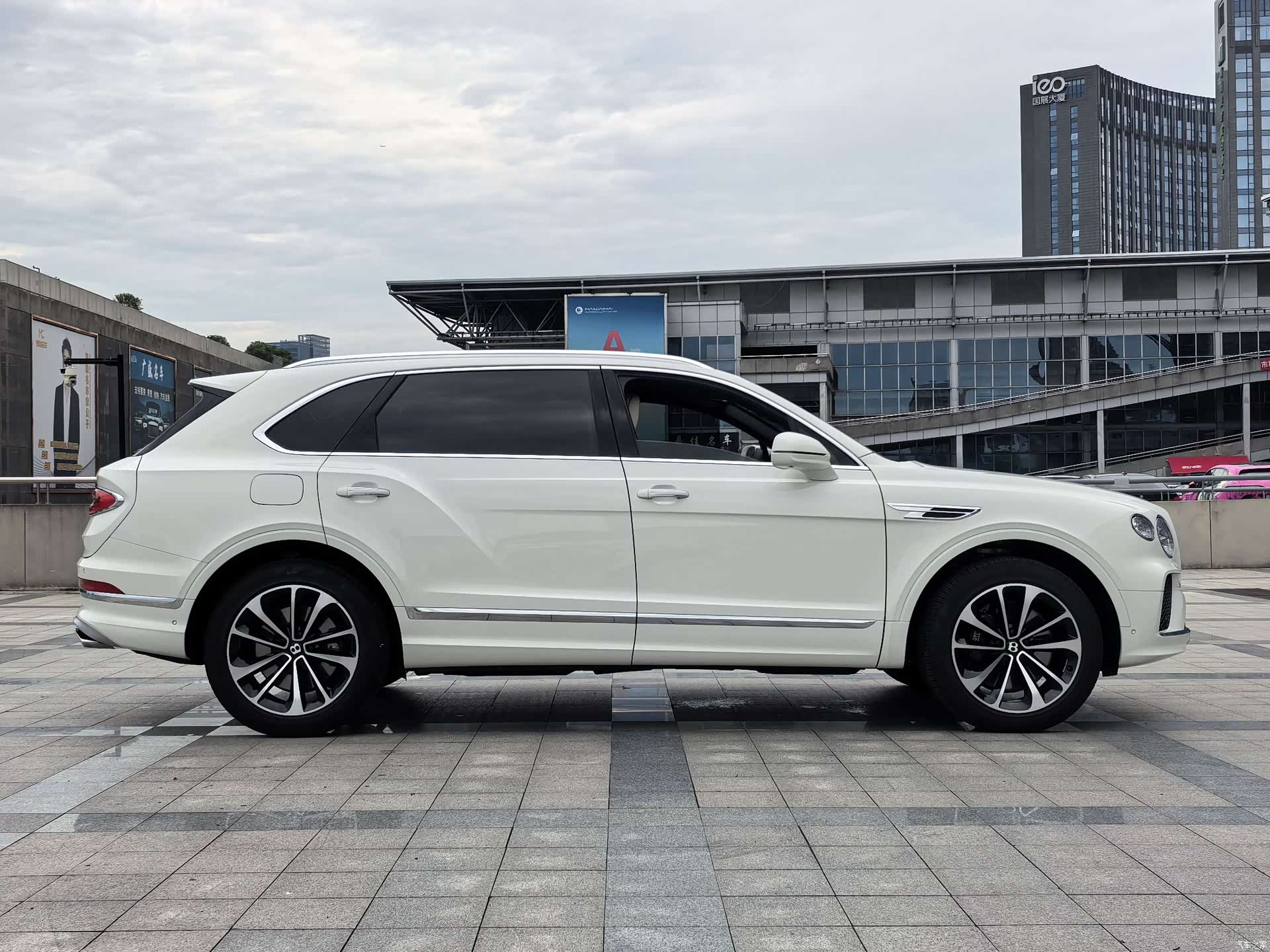 Bentley Bentayga, 2024 7