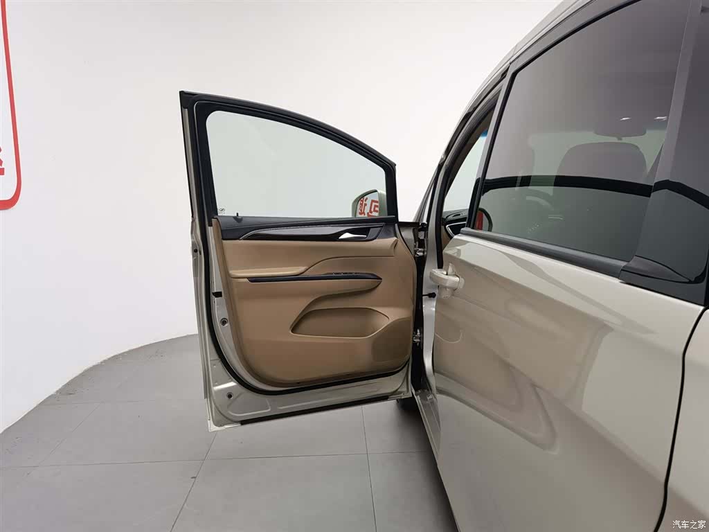 Buick GL8, 2017 8