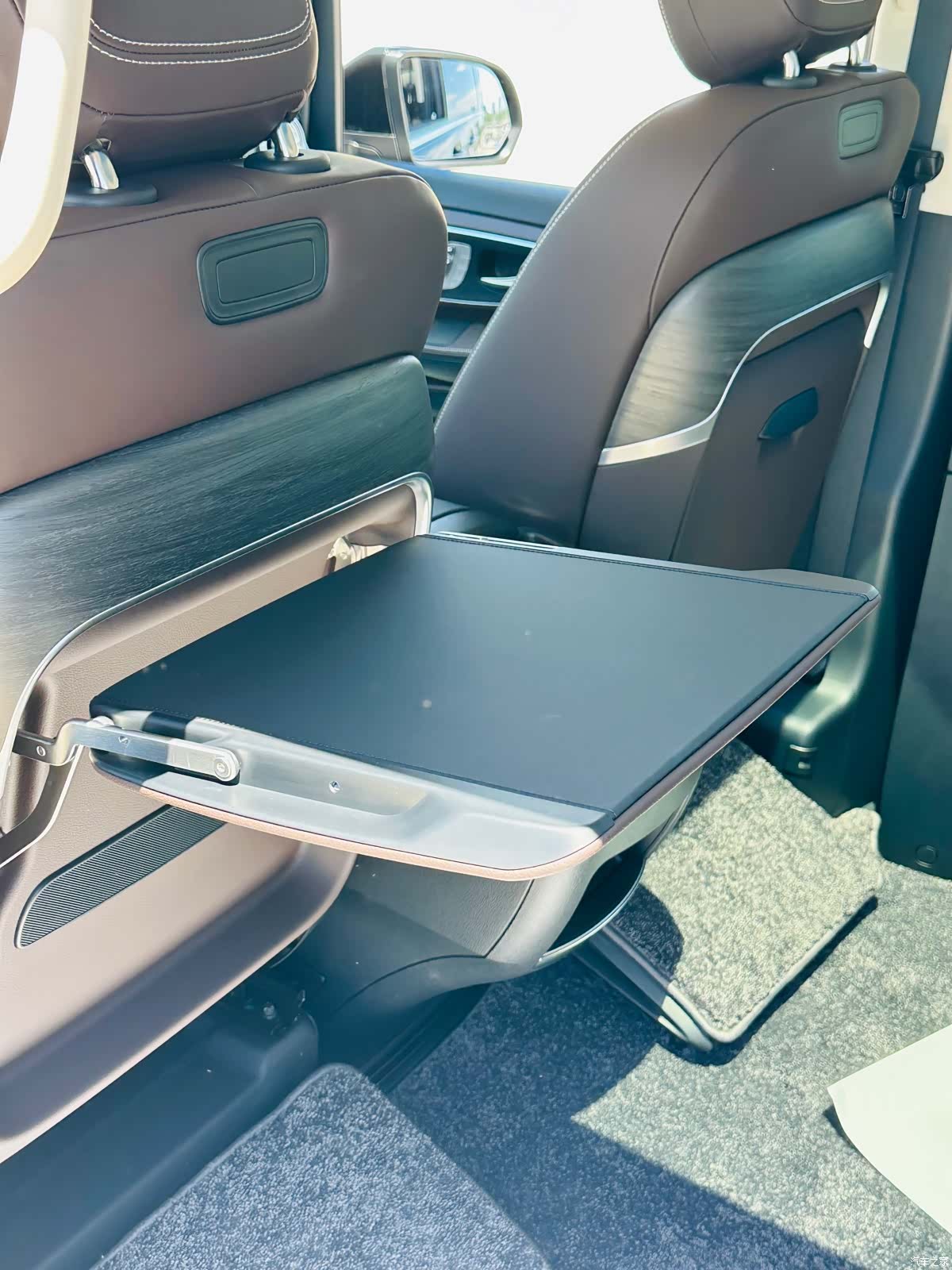 Mercedes-Benz V-Class, 2026 28
