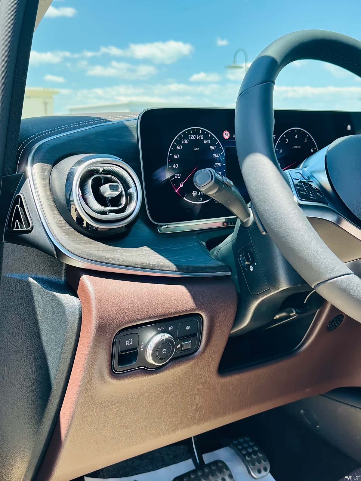Mercedes-Benz V-Class, 2026 19