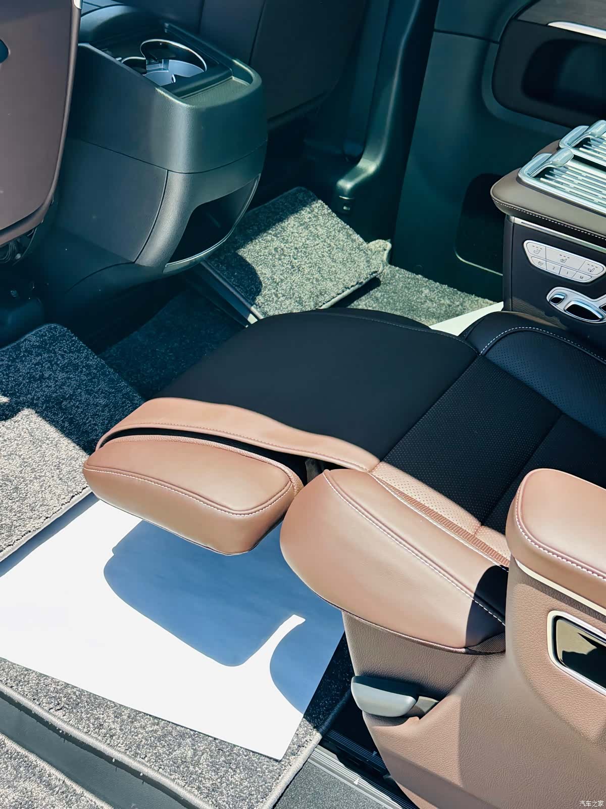 Mercedes-Benz V-Class, 2026 30