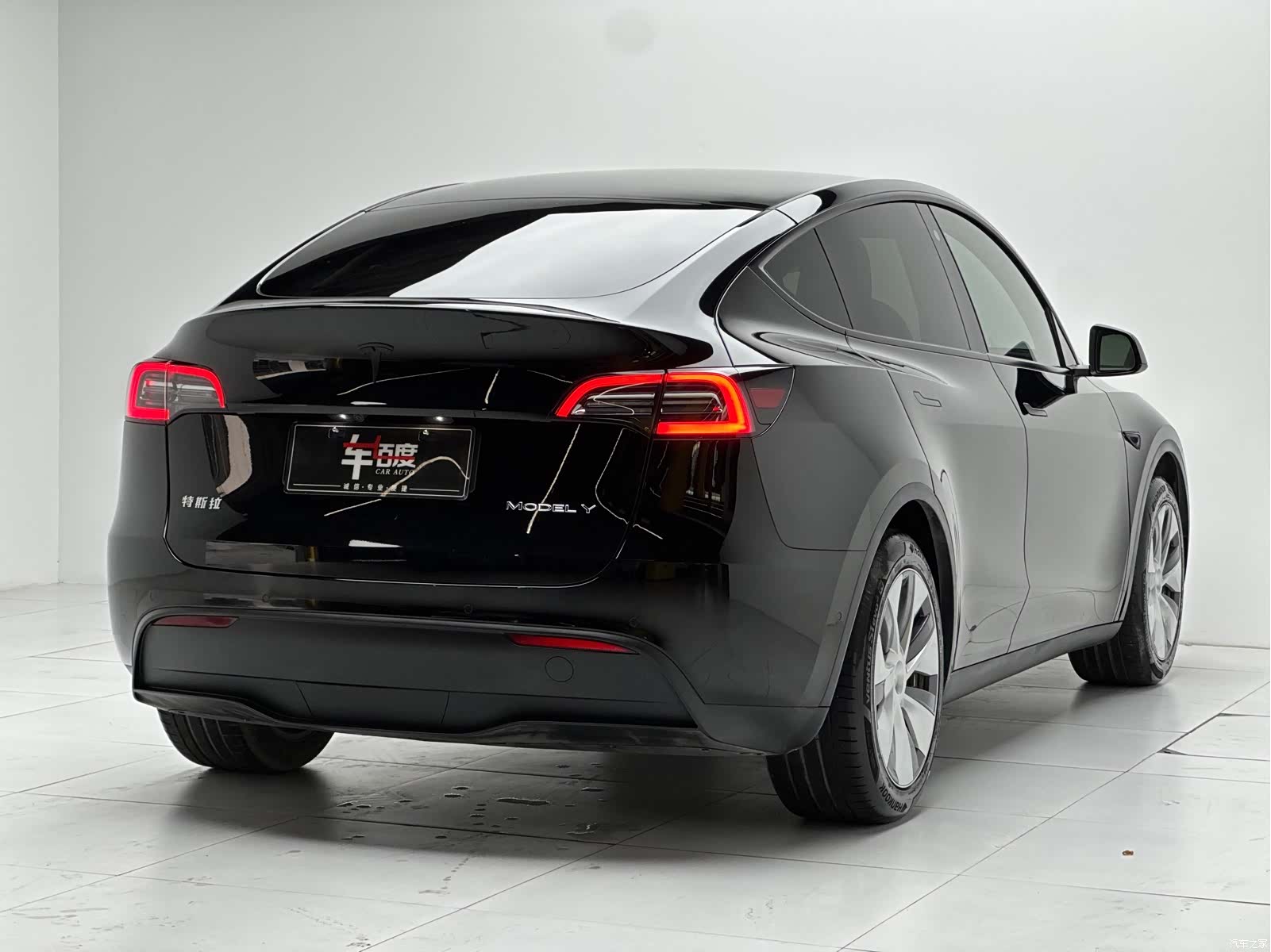 Tesla Model Y, 2023 4