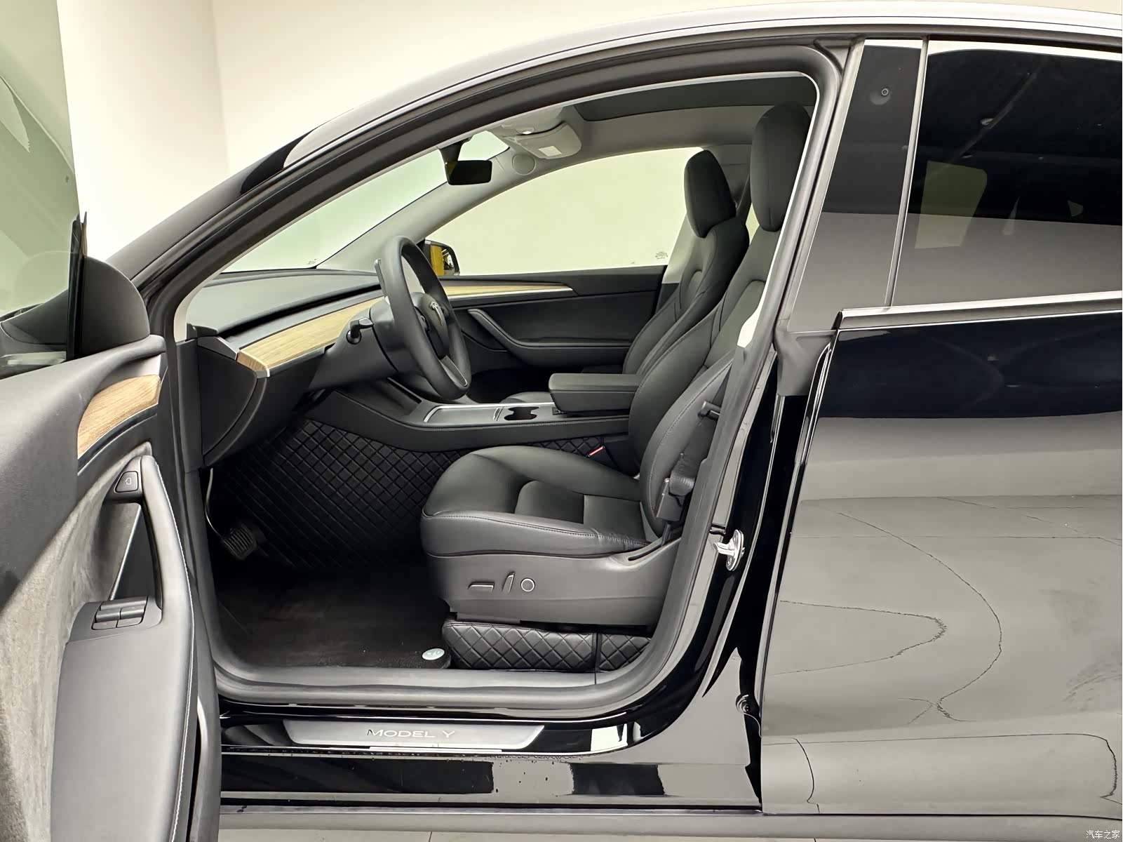 Tesla Model Y, 2023 7