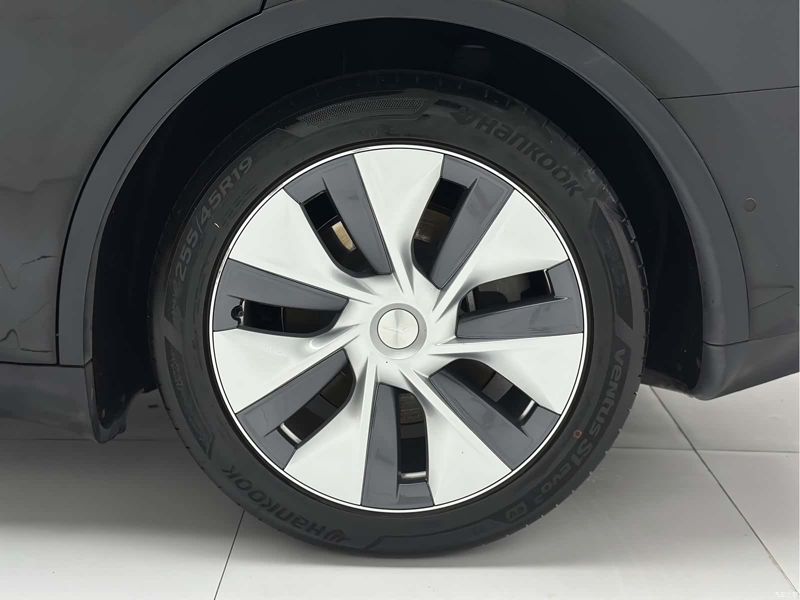 Tesla Model Y, 2023 23