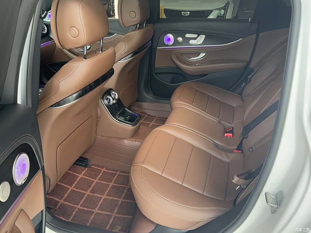 Mercedes-Benz E-Class, 2023 13