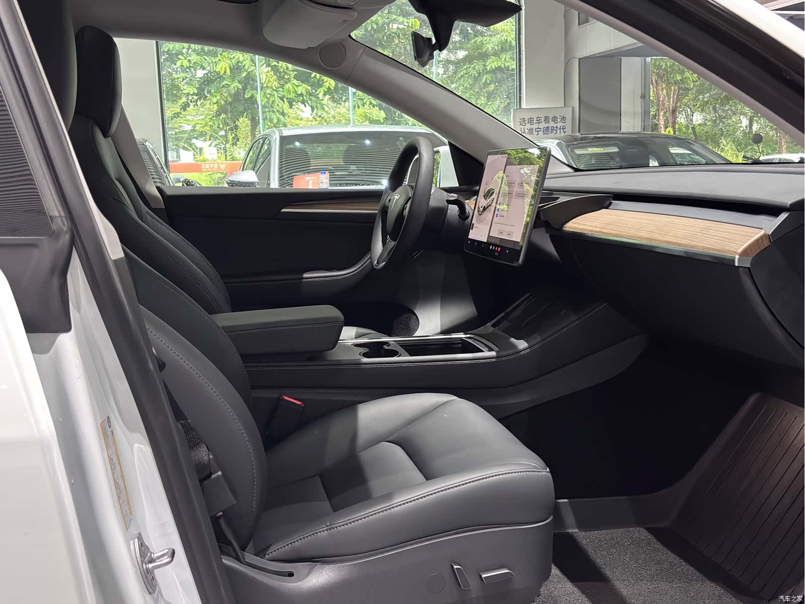 Tesla Model Y, 2023 13