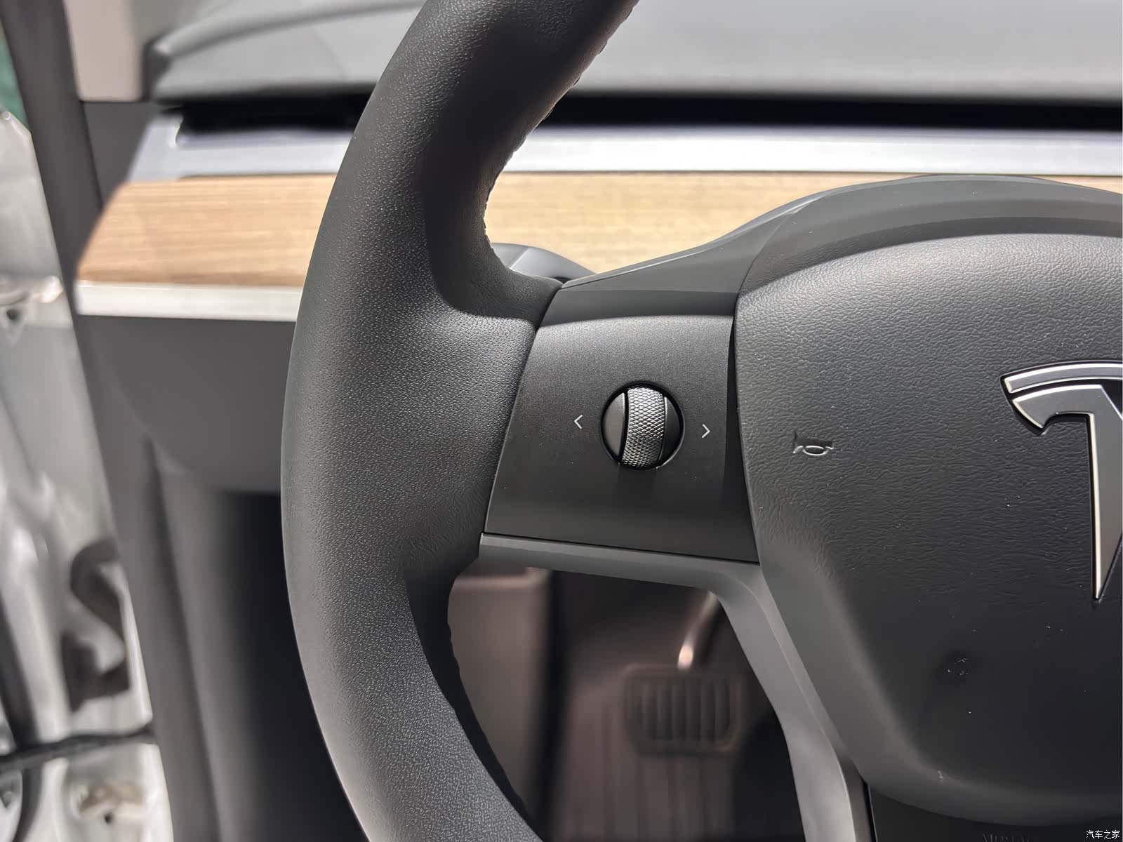 Tesla Model Y, 2023 17