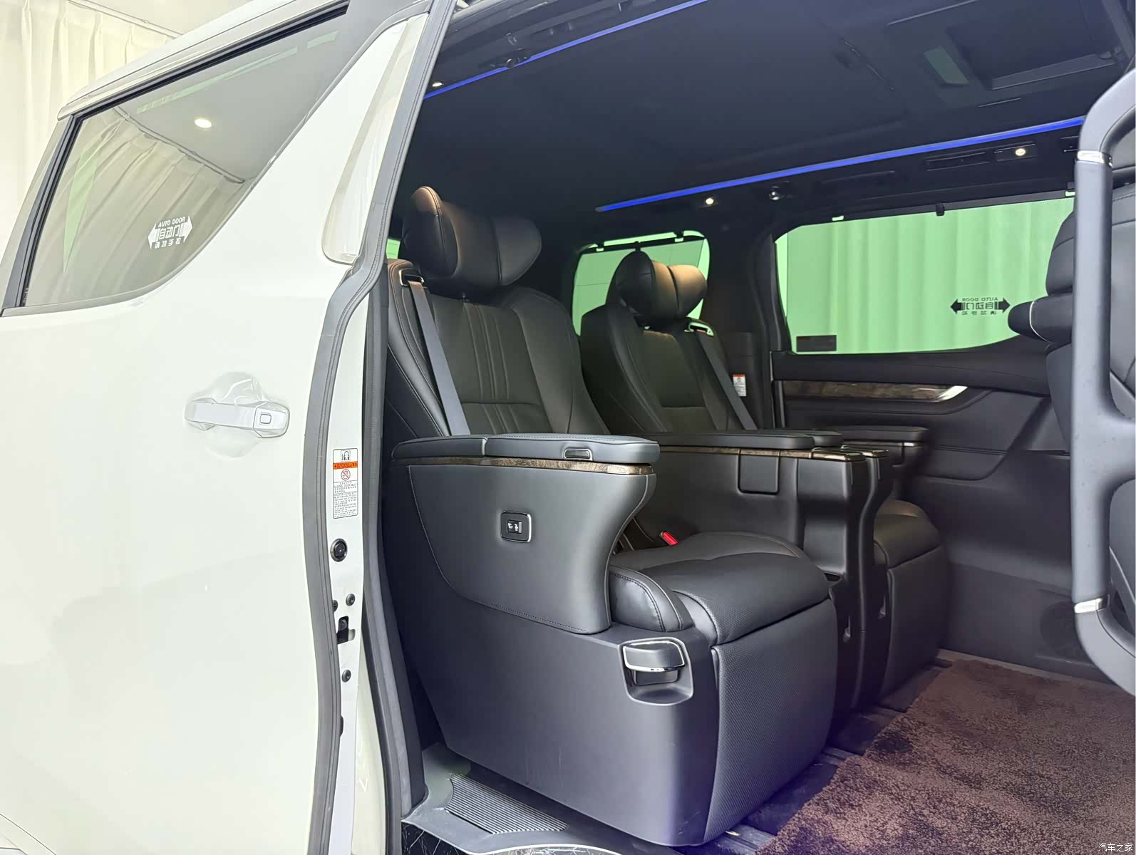 Toyota Alphard, 2021 14