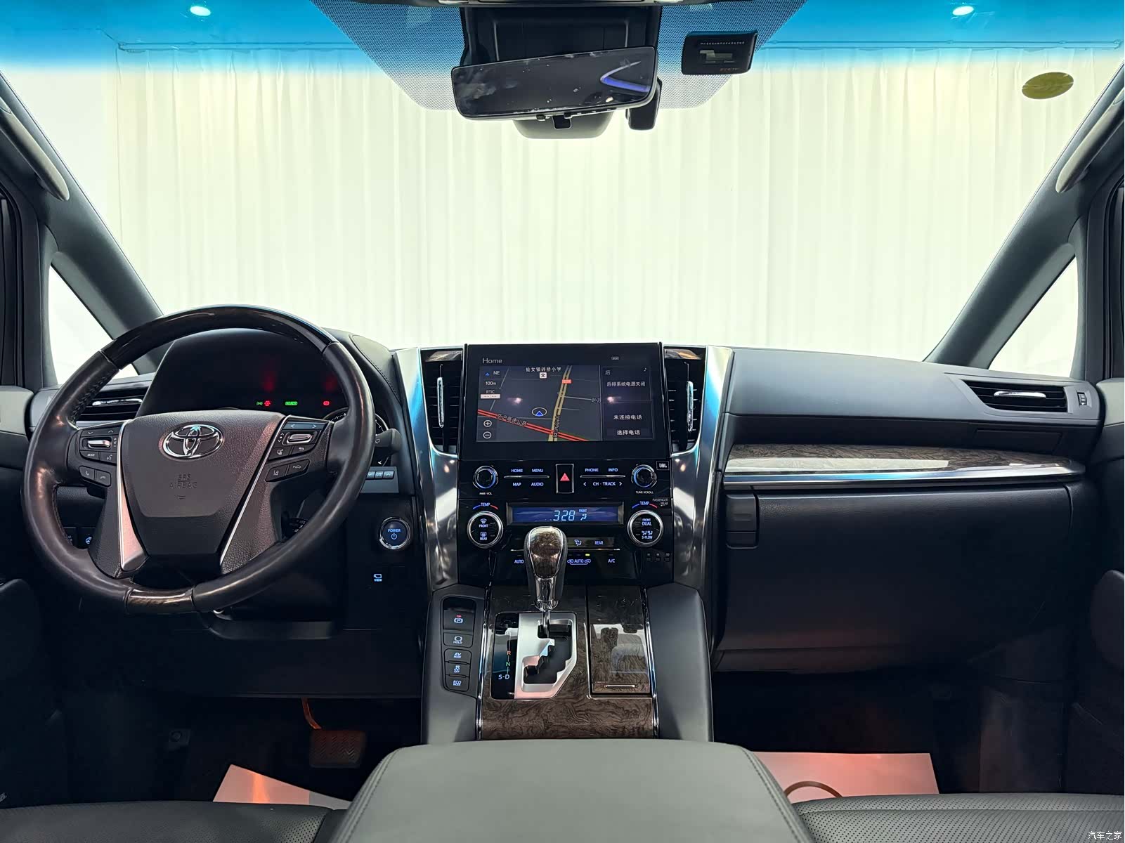Toyota Alphard, 2021 8