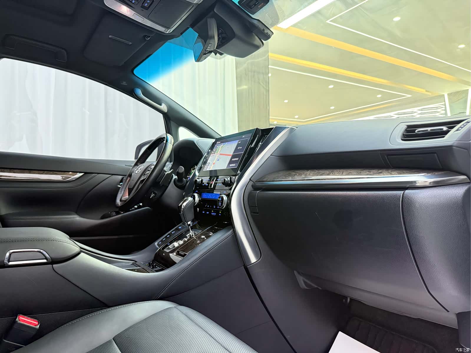 Toyota Alphard, 2021 13