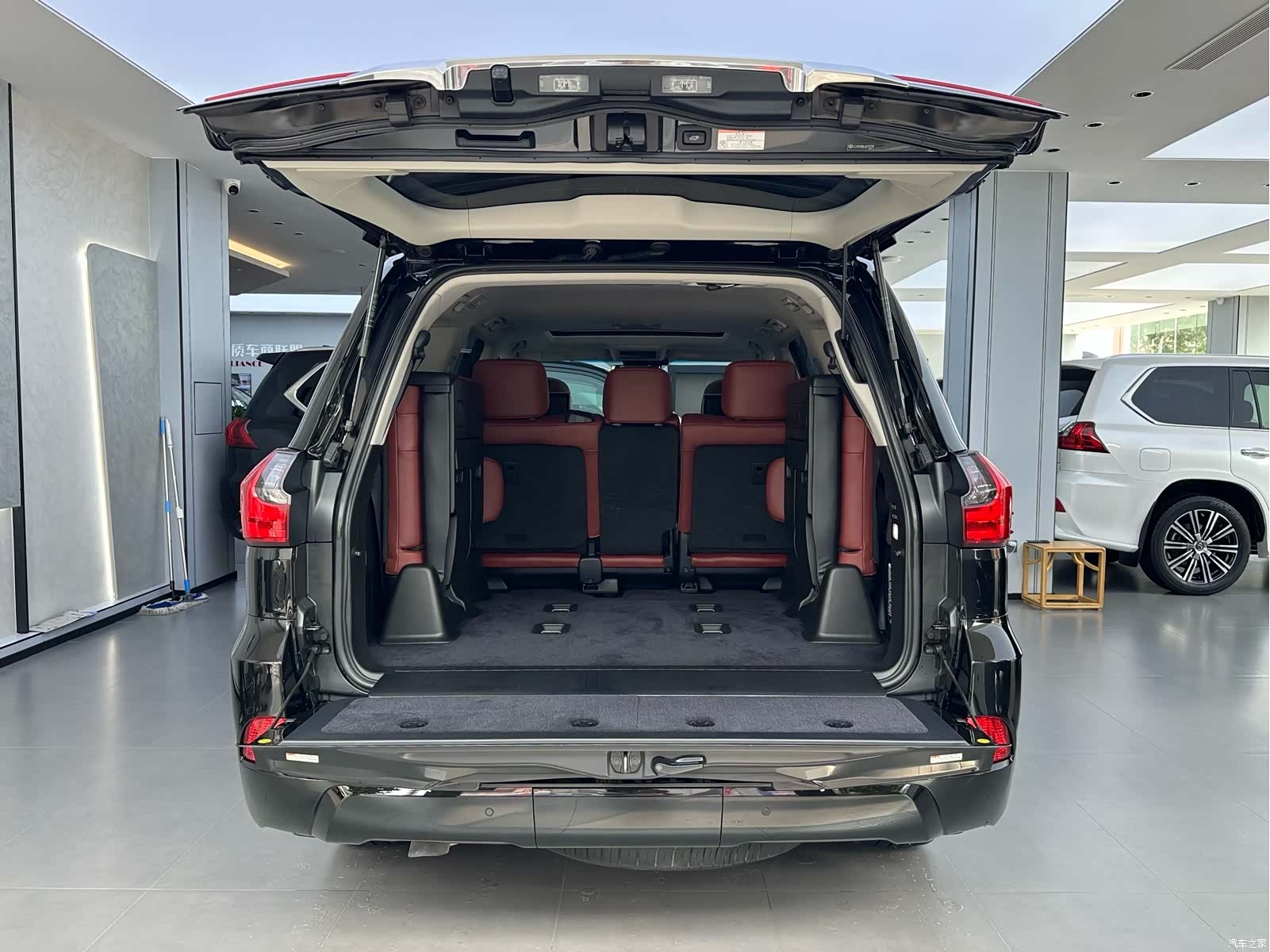 Lexus LX, 2018 9