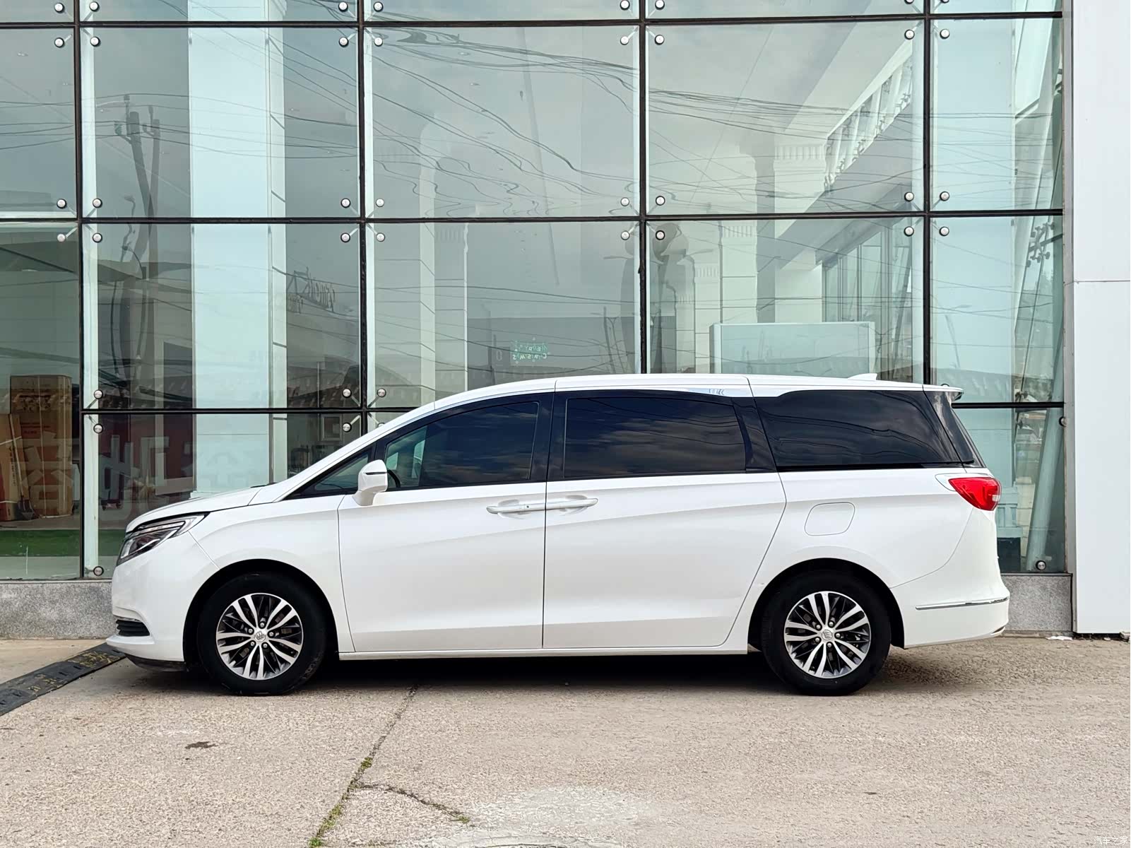 Buick GL8, 2018 8