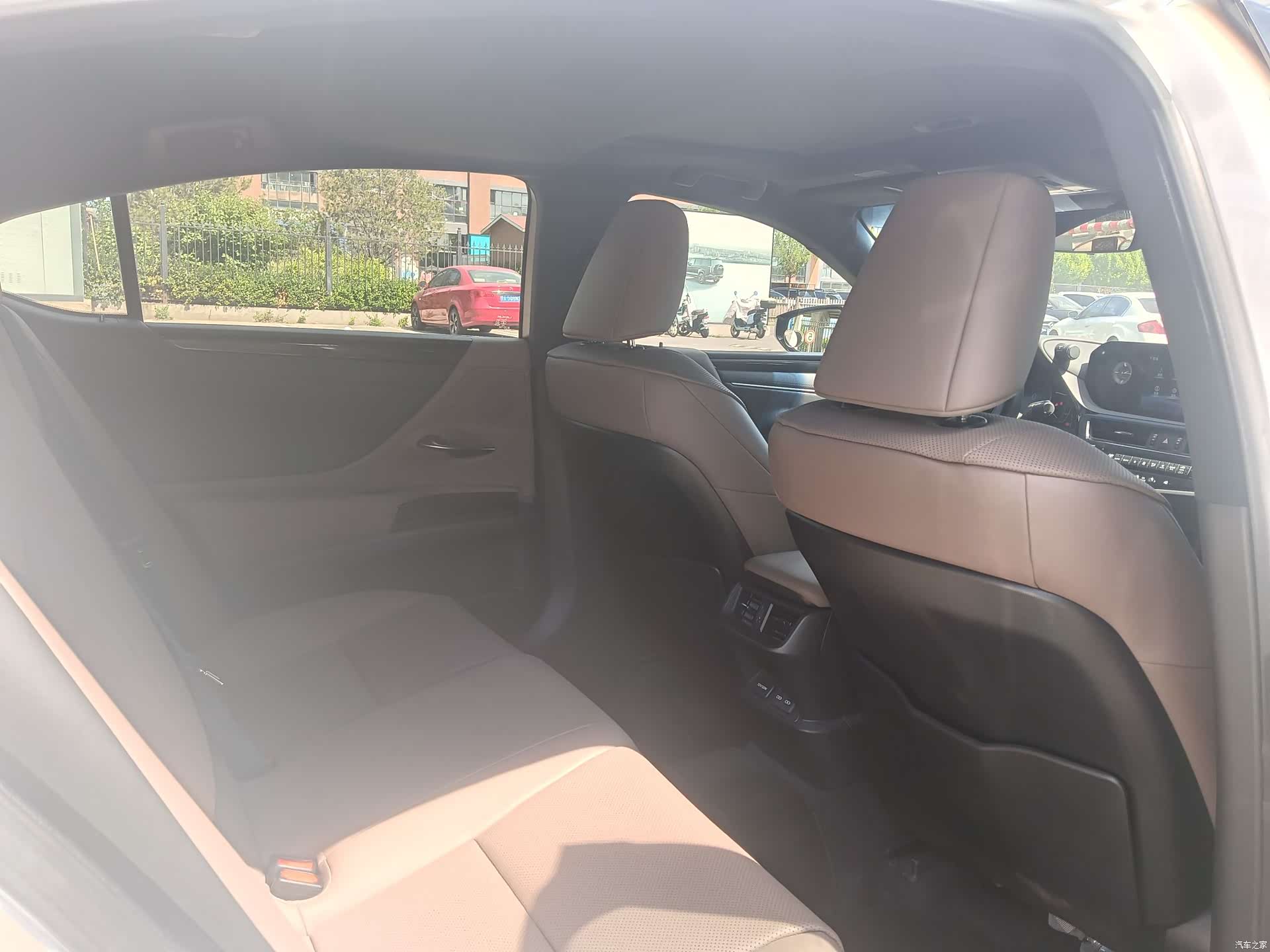 Lexus ES, 2022 30