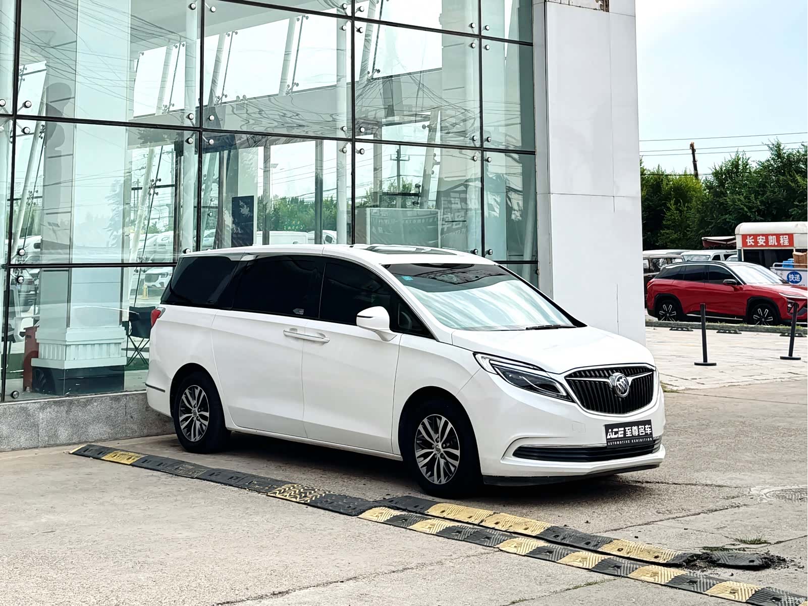 Buick GL8, 2018 3