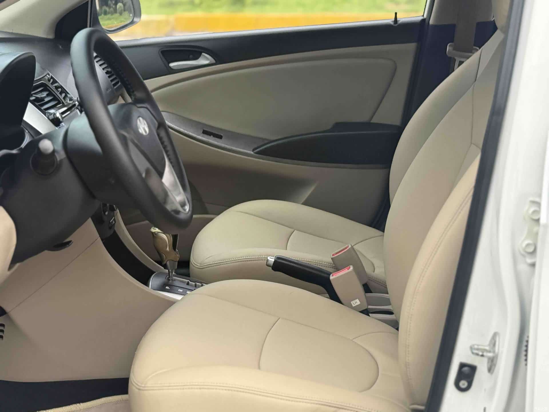 Hyundai GLX, 2014 13