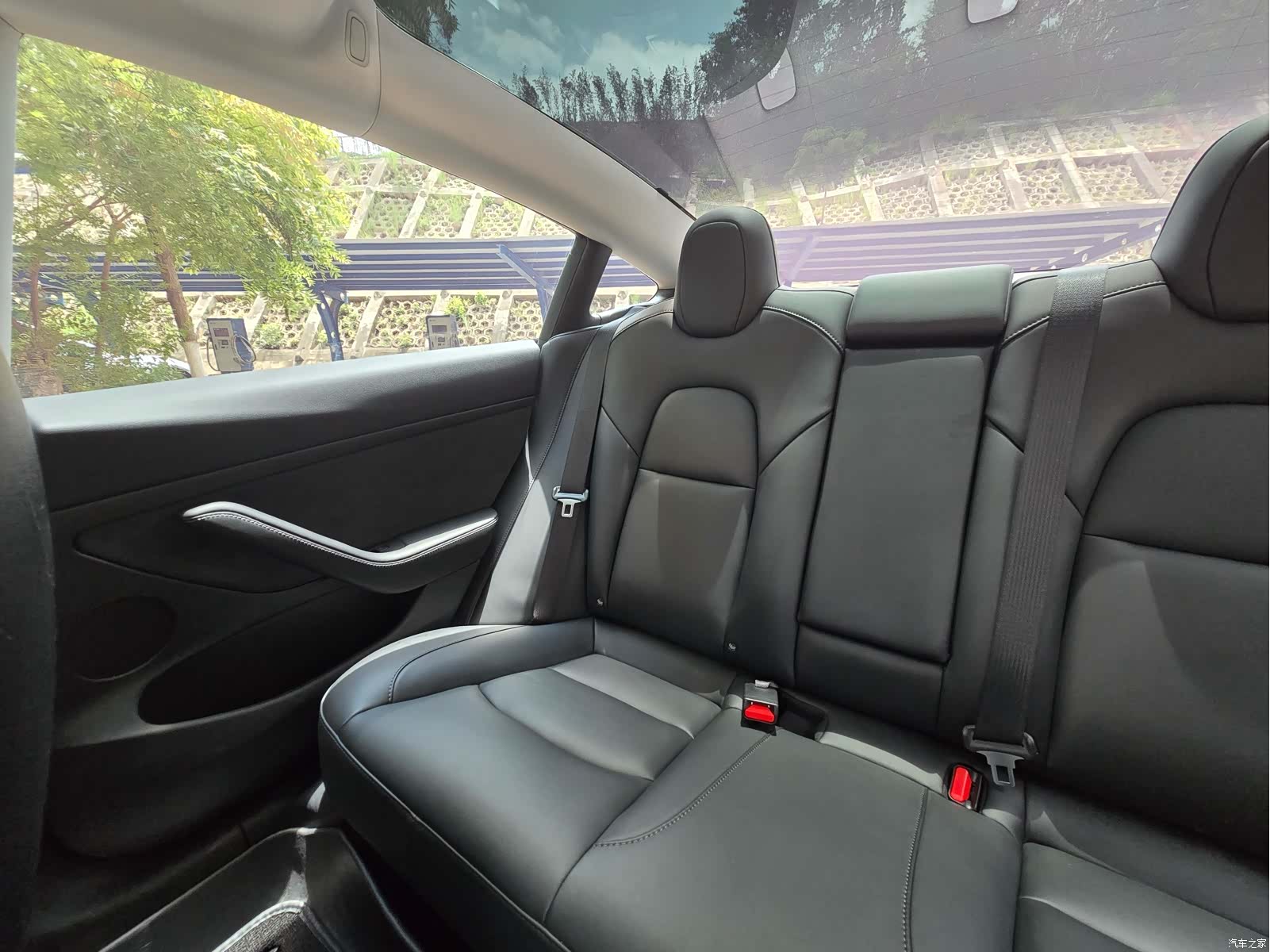 Tesla Model 3, 2023 13