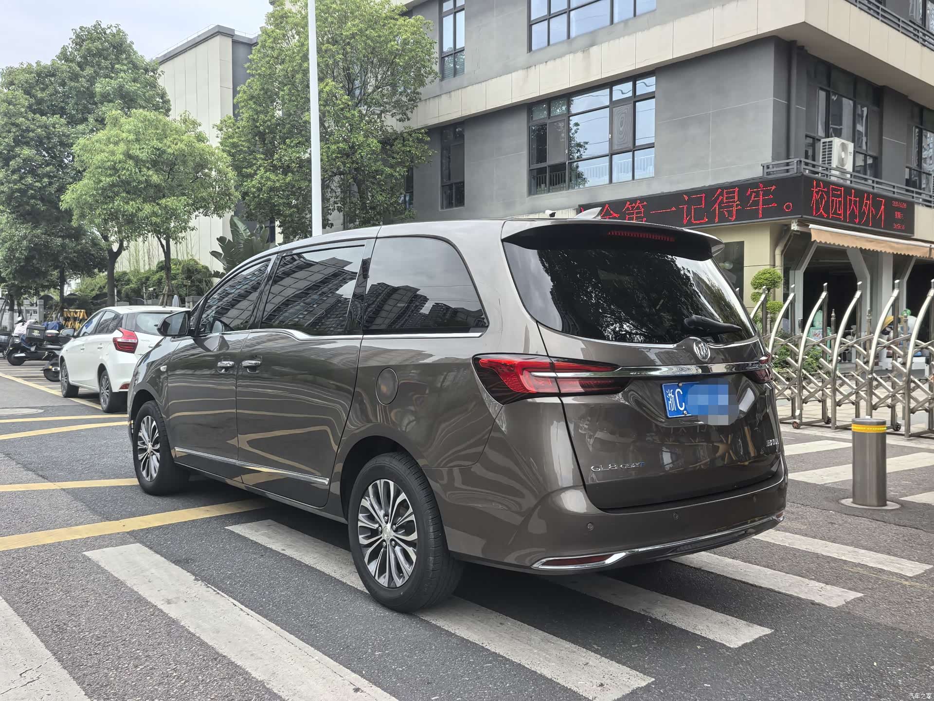 Buick GL8, 2023 6