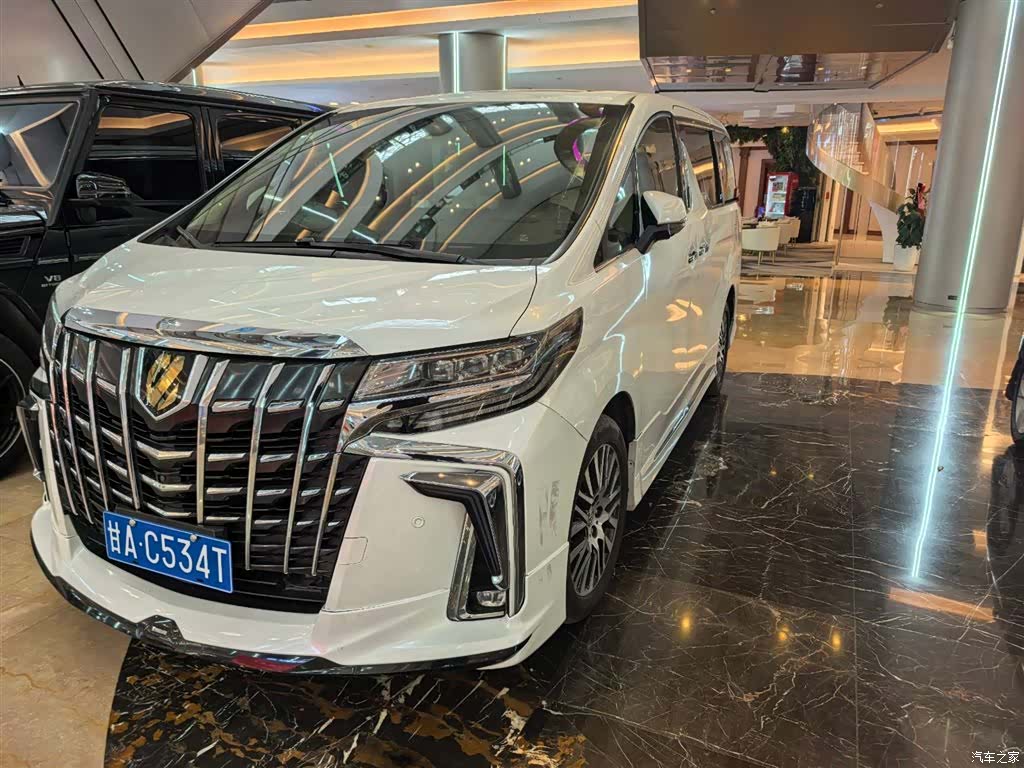 Toyota Alphard, 2018 1