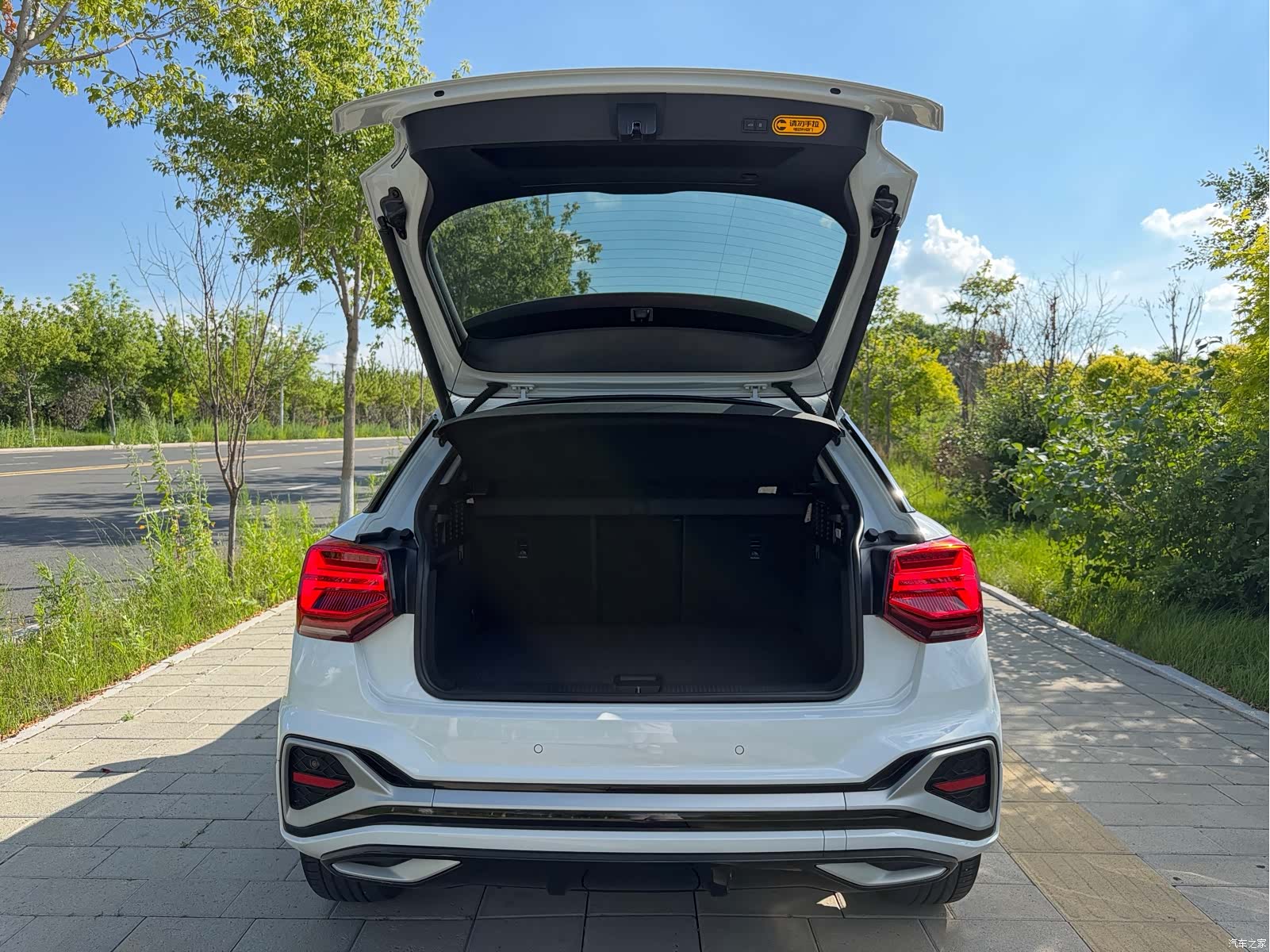 Audi Q2L, 2023 21