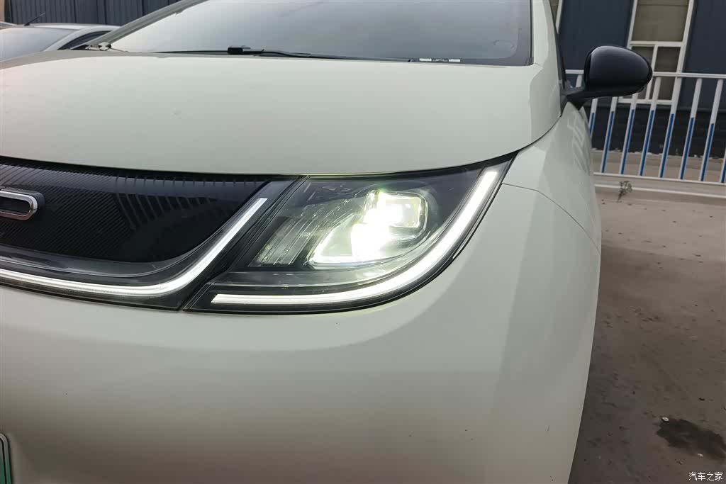 BYD Dolphin, 2023 все фото