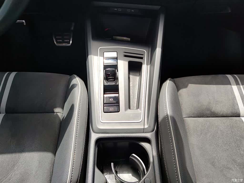 Volkswagen Golf, 2024 14
