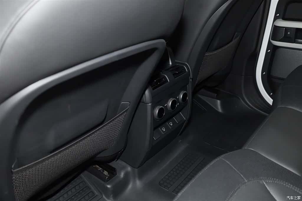 Land Rover Defender, 2024 22