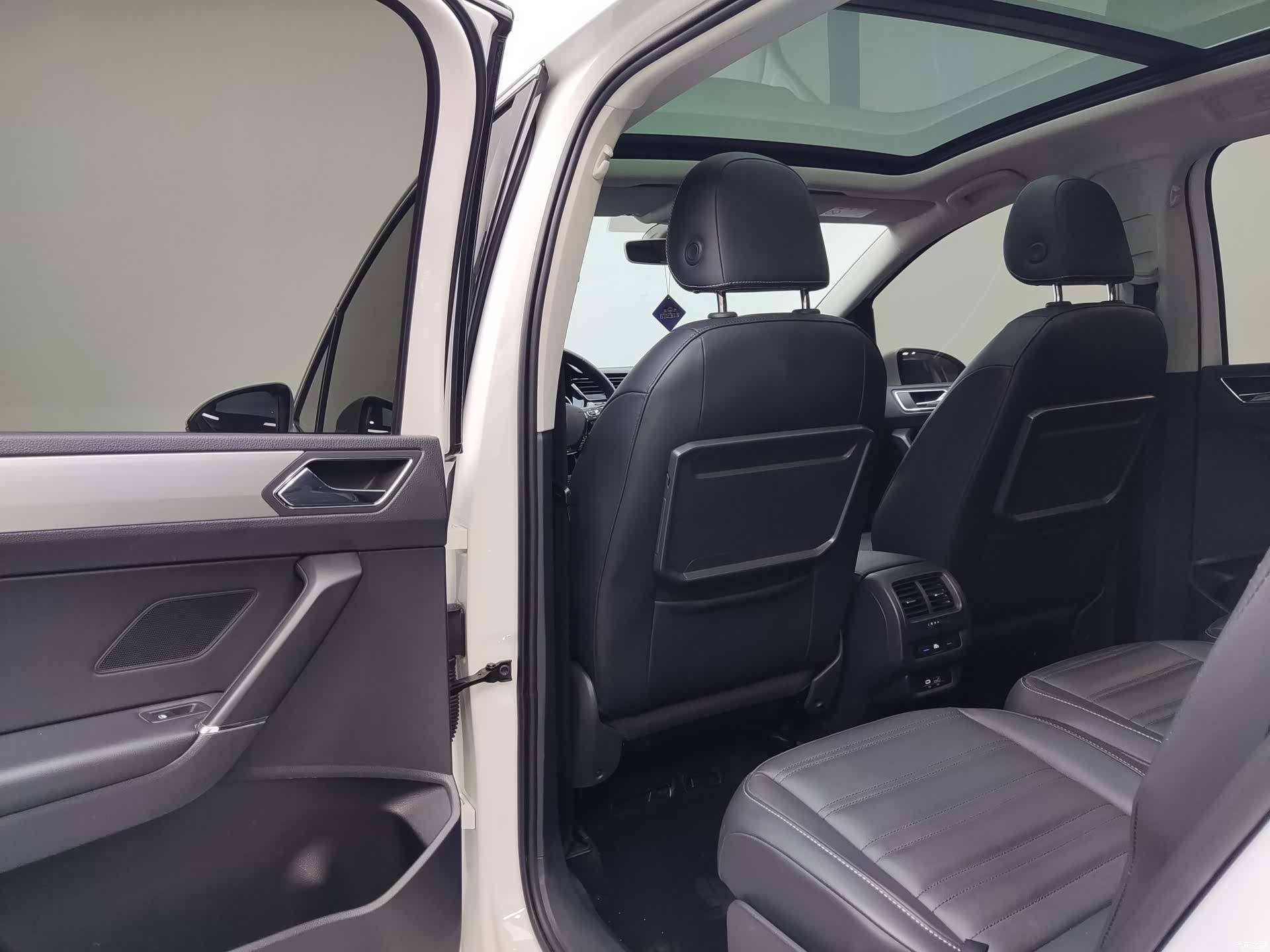 Volkswagen L, 2020 10